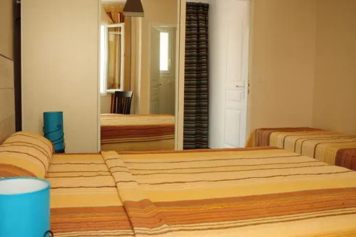 Room 5 of 10