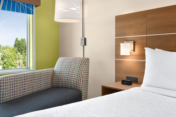 1 King Bed Suite (8 of 16)