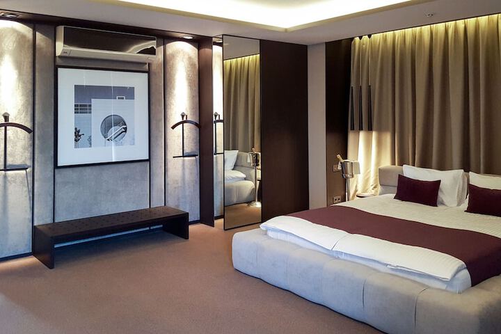 Room 10 of 86