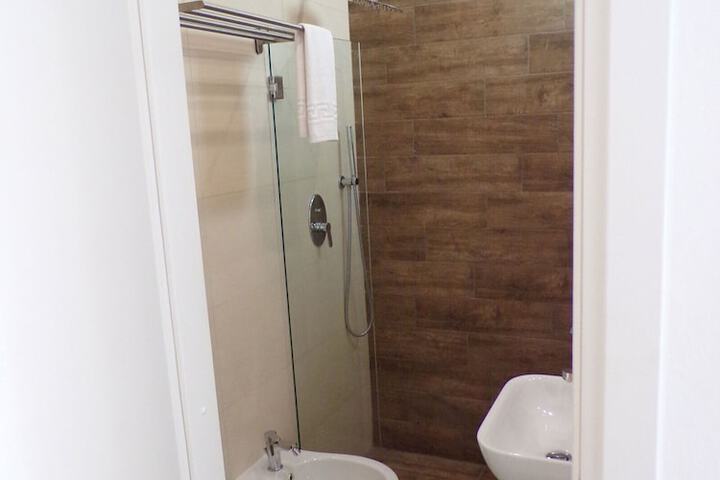 Room 15 of 30