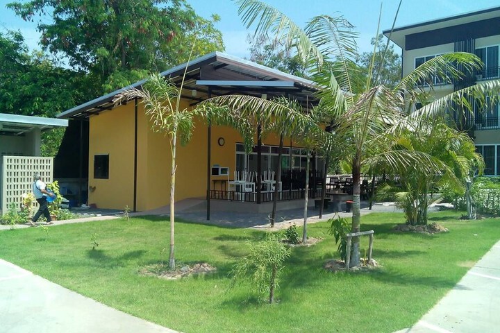 Hotel Exterior 40 of 45