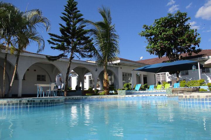 Blue Lagoon Lodge Blantyre