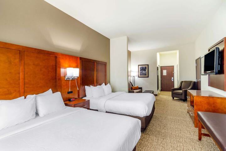 2 Queen Beds Accessible (11 of 12)