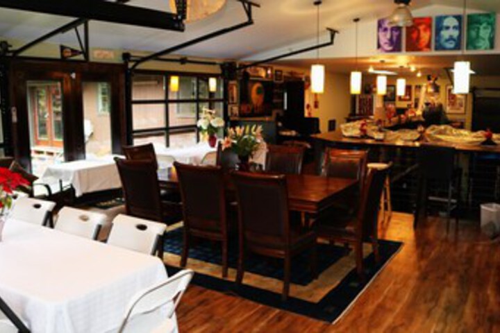 Lounge 13 of 51