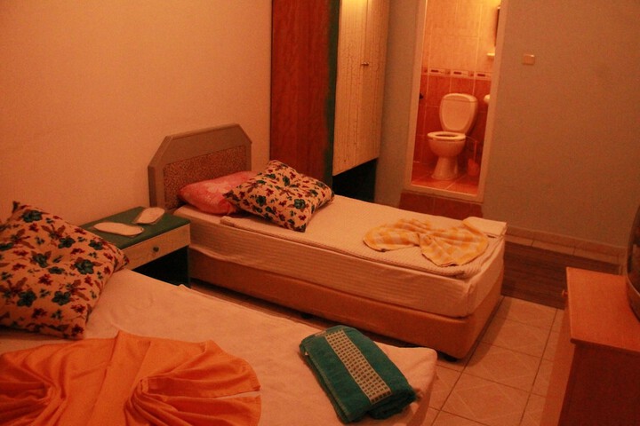 Room 52 of 105