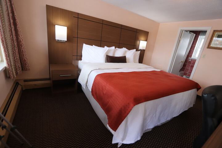 1 King Bed (11 of 14)