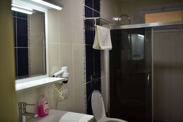 Room 8 of 33