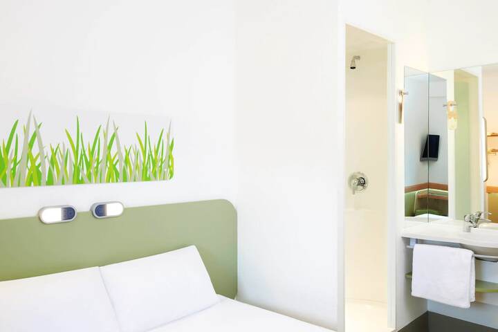 Room 4 of 38