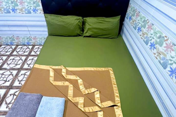 Room 12 of 26