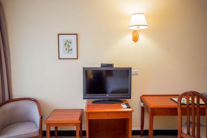Room 33 of 203