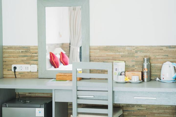 Room 4 of 176