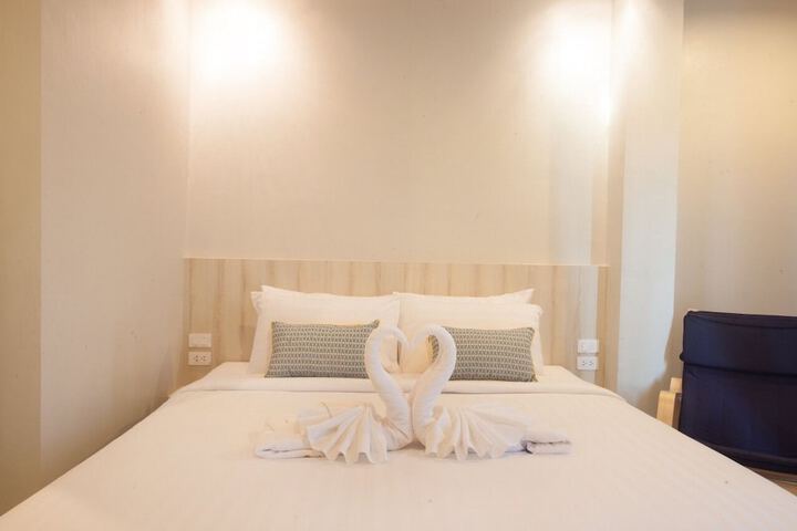 Room 6 of 30