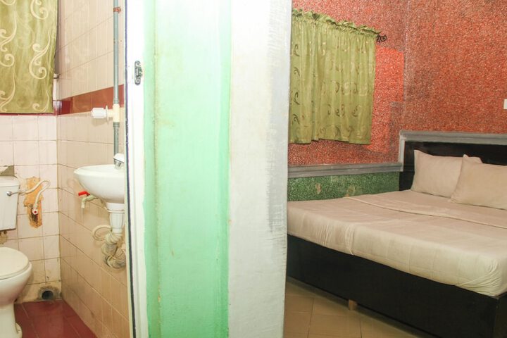 Room 17 of 33