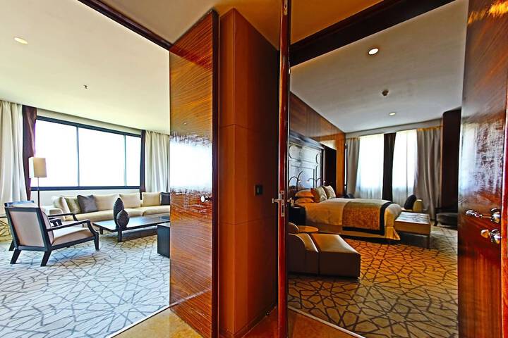 Room 14 of 153