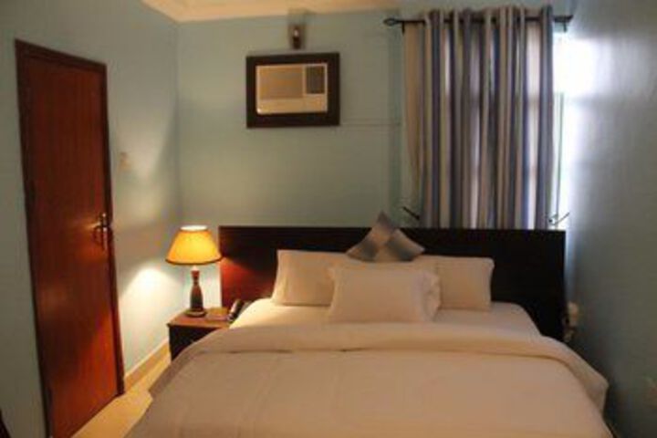 Room 9 of 21