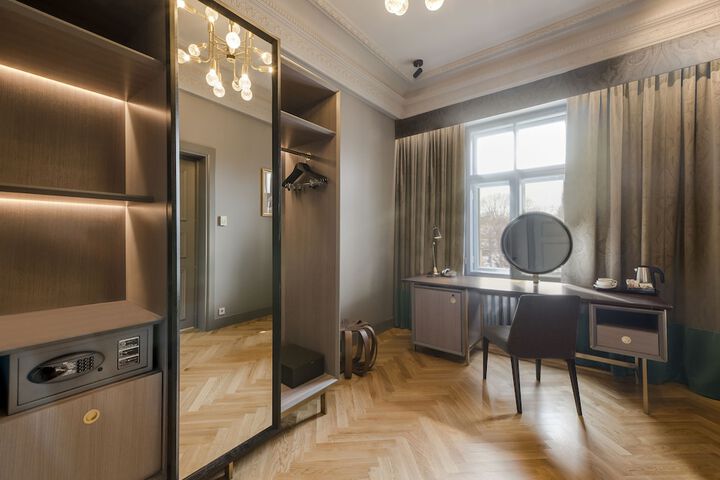 Room 45 of 91
