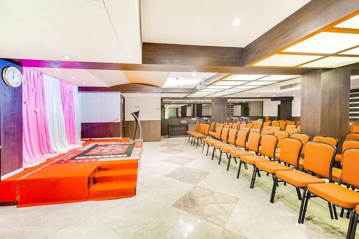 Ballroom/Hall 8 of 18