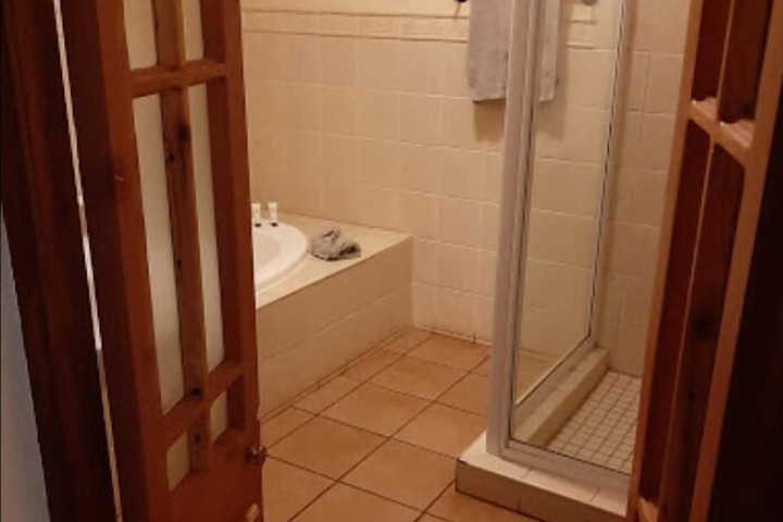 Room 6 of 18