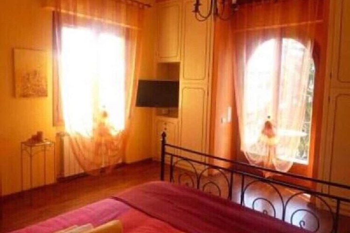 Room 9 of 33