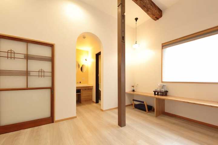 Room 5 of 12