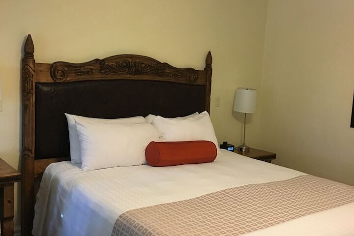 Room 35 of 221
