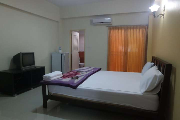 Room 6 of 17