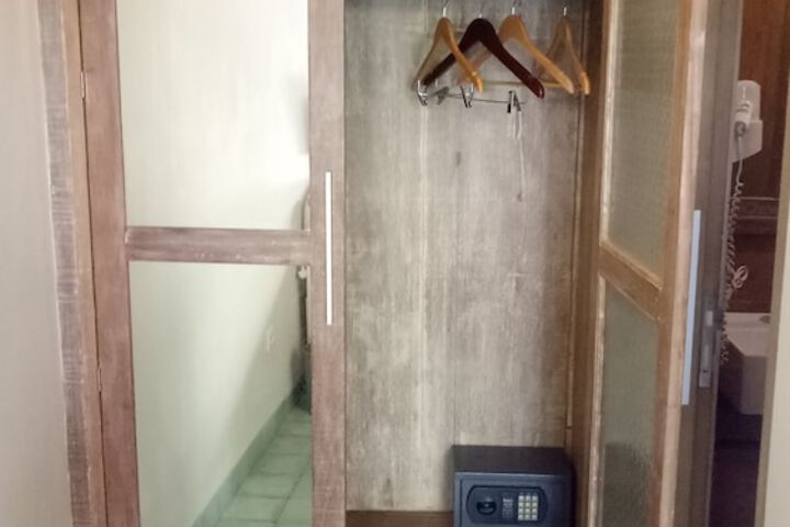 Room 5 of 35