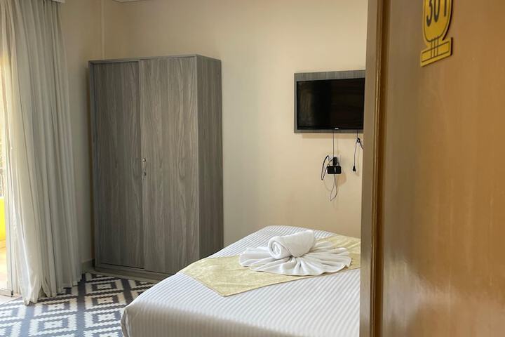 Room 21 of 38