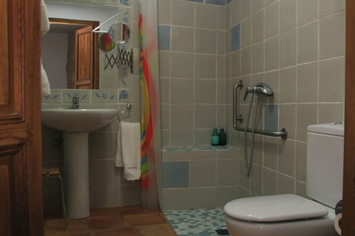 Room 33 of 39
