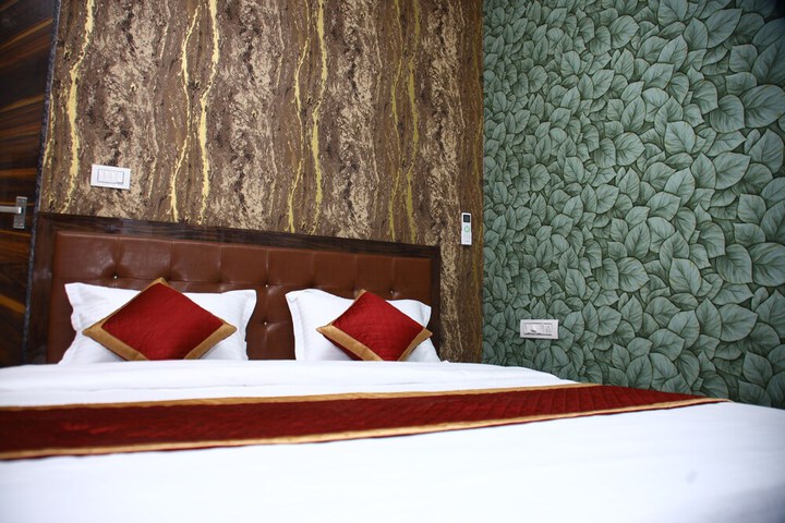 Room 8 of 24