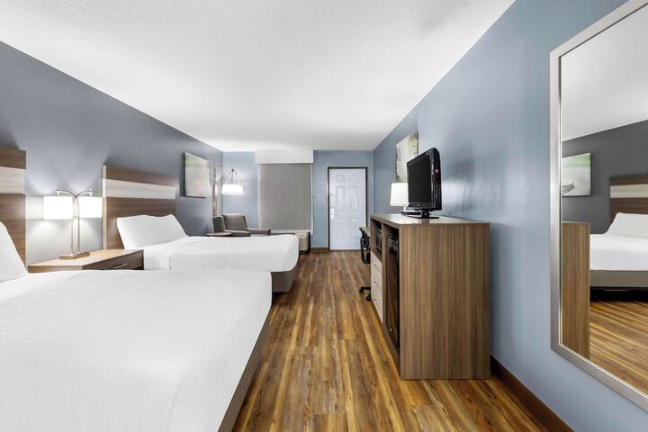 2 Double Beds (1 of 7)