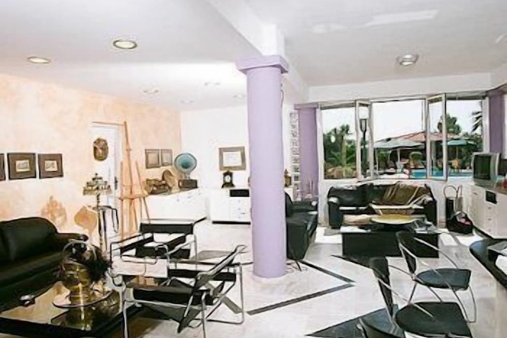 Guest Lobby