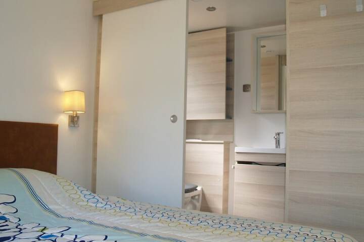 Room 38 of 182