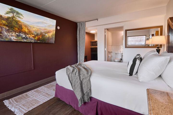 Room 11 of 28