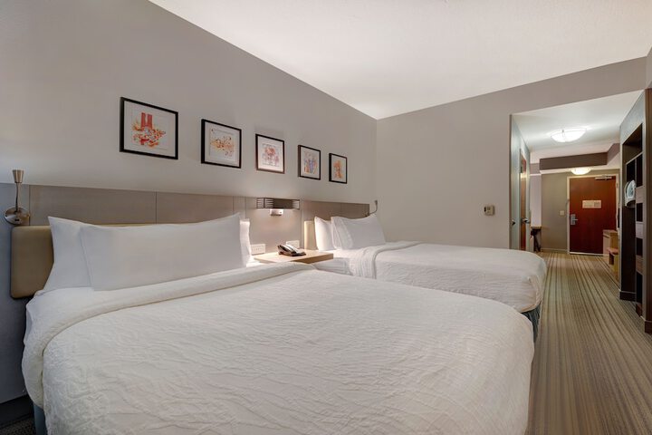 Room 8 of 34