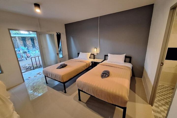 Room 5 of 38