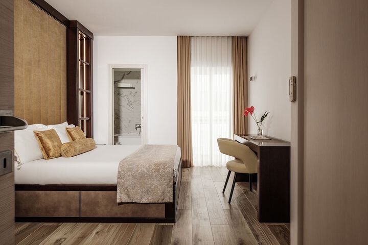 Room 12 of 79