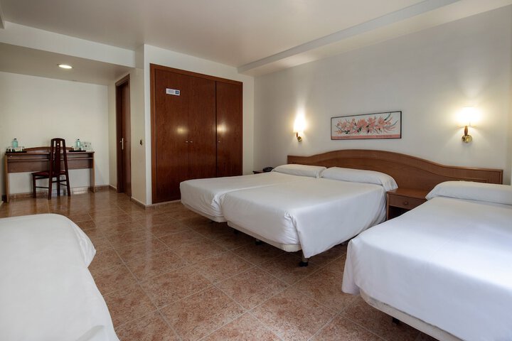 Room 4 of 48
