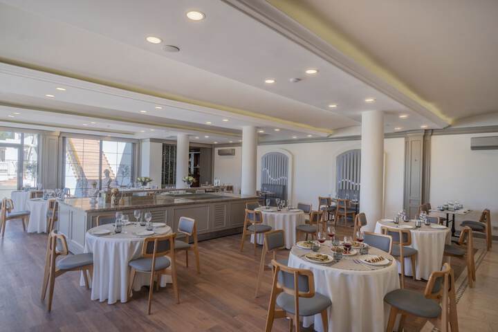 Dining 100 of 150