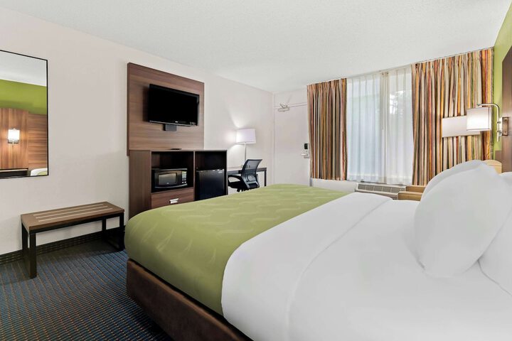 1 King Bed (1 of 26)