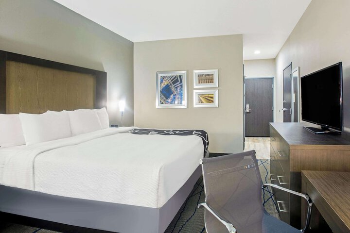 1 King Bed Accessible (4 of 17)
