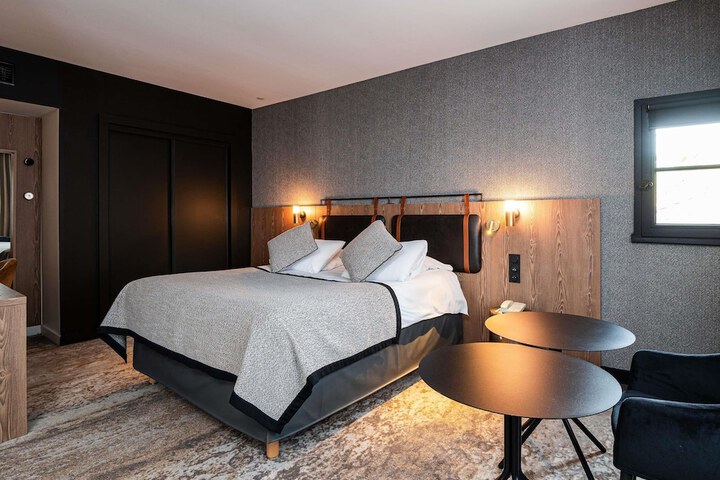 Room 8 of 94