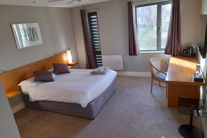 Room 4 of 27