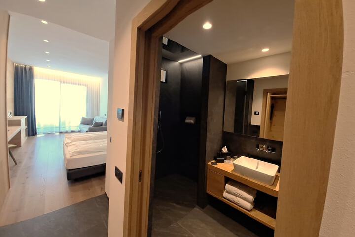 Room 26 of 127