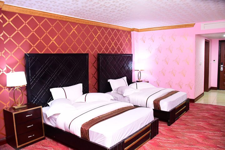 Room 4 of 36