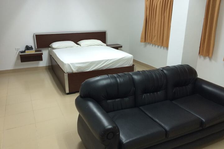 Room 13 of 30
