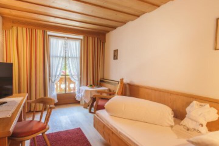 Room 6 of 94