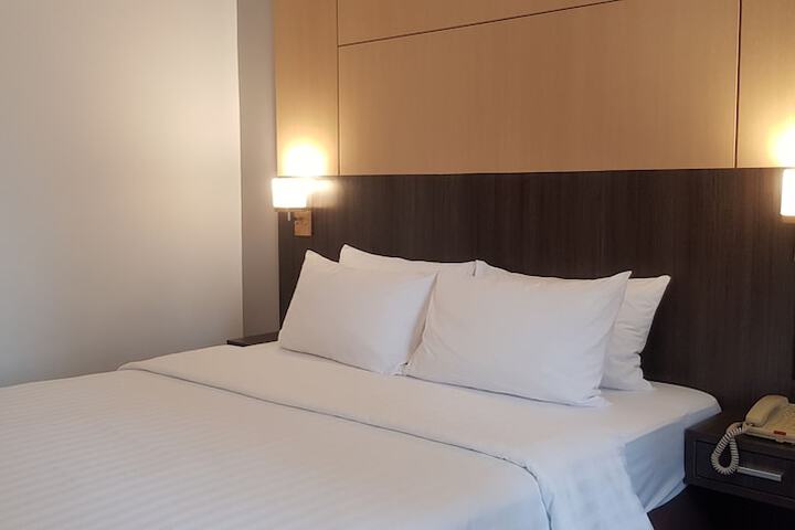 Room 13 of 34