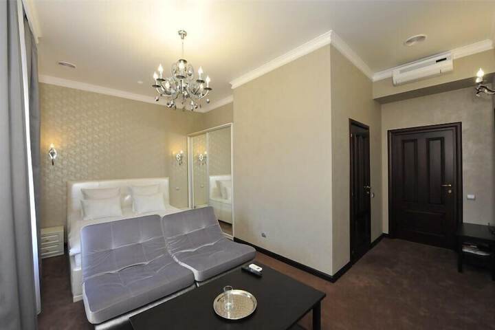 Room 6 of 33