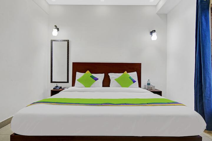 Room 6 of 33